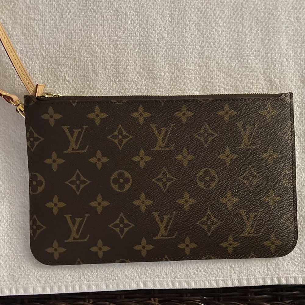 Louis Vuitton Monogram MM Pouch - EUC